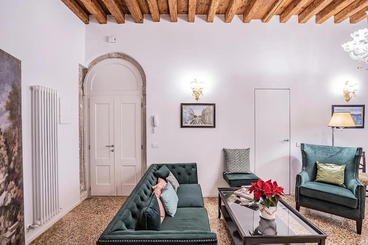 Appartement Ca' San Beneto Completely Refurbished In A Fabulously Central Area Venetië