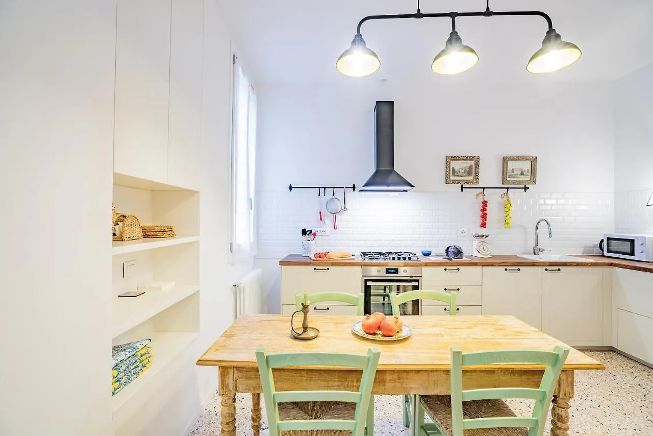 Ca' San Beneto Completely Refurbished In A Fabulously Central Area Venetië Appartement