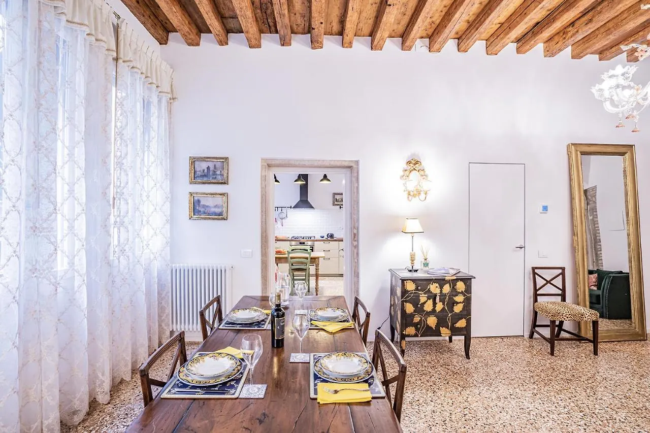 Ca' San Beneto Completely Refurbished In A Fabulously Central Area Venetië Italië