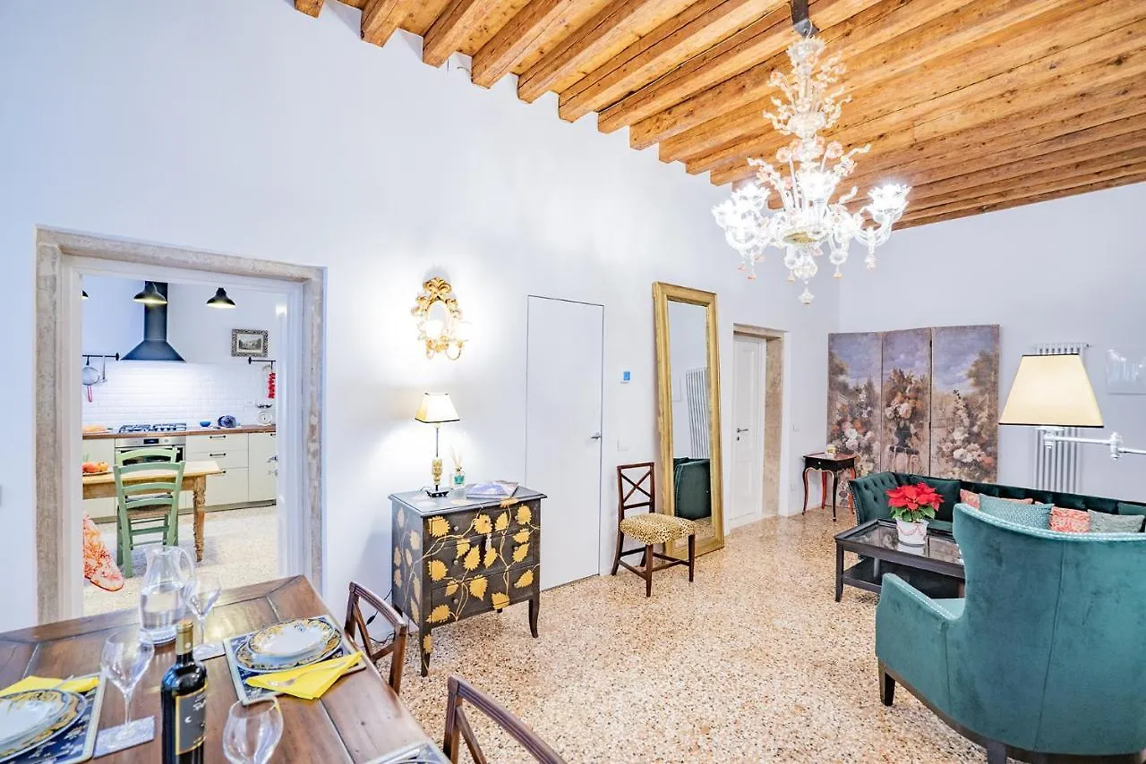 Apartment Ca' San Beneto Completely Refurbished In A Fabulously Central Area Venice Italy