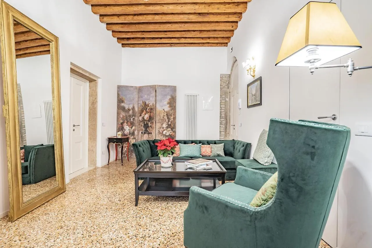 Ca' San Beneto Completely Refurbished In A Fabulously Central Area Venice Italy
