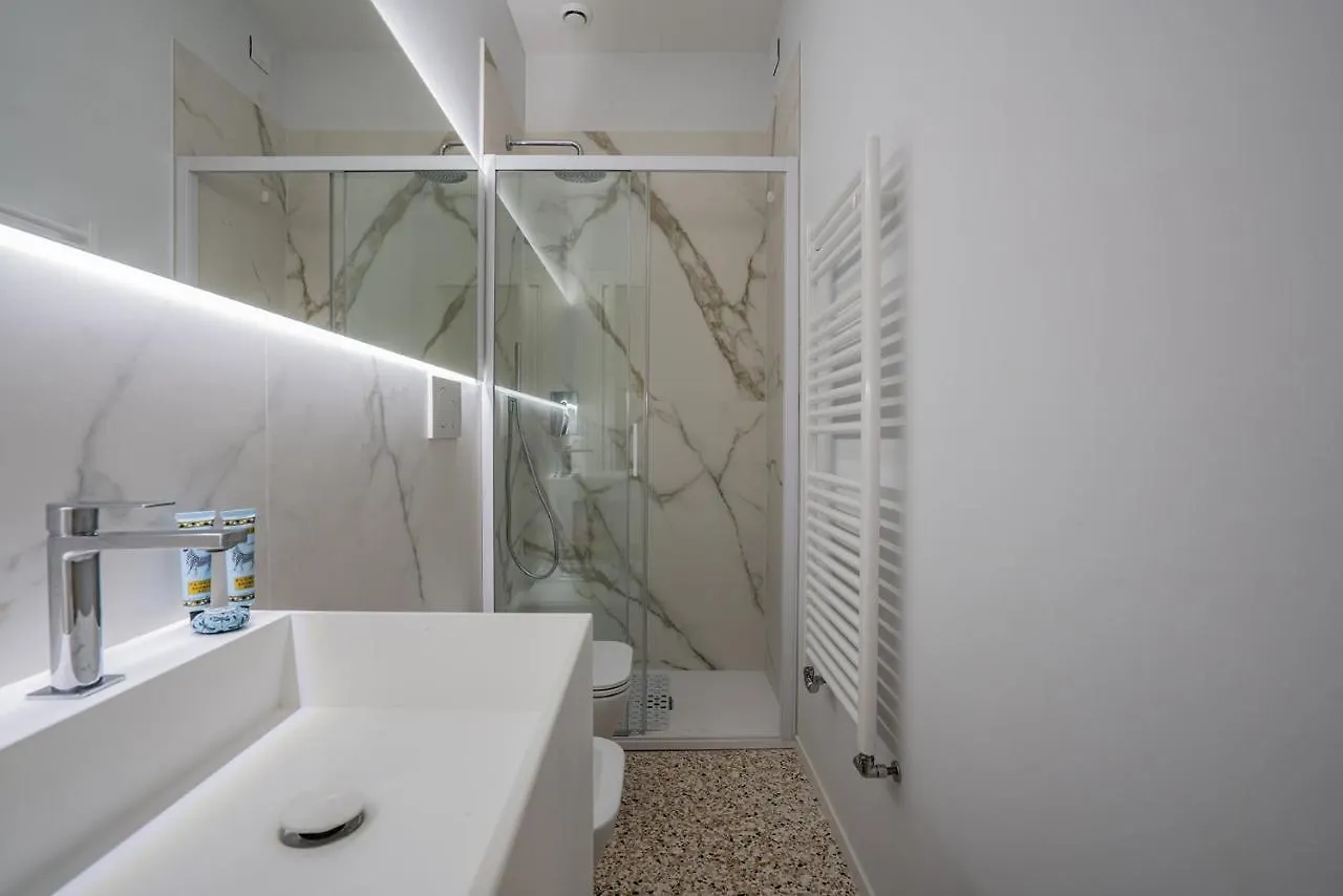 Ca' San Beneto Completely Refurbished In A Fabulously Central Area Venice Italy