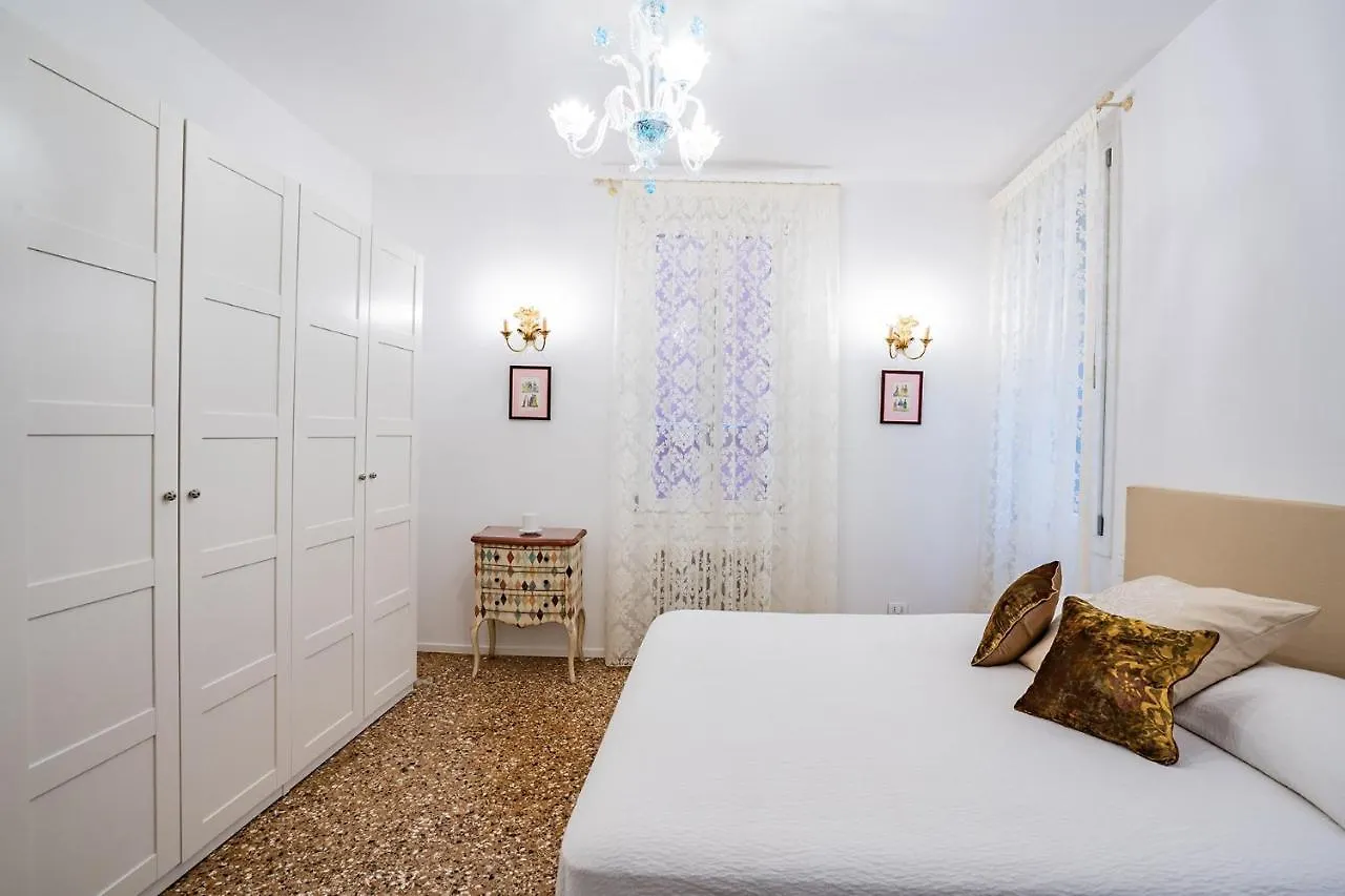 Ca' San Beneto Completely Refurbished In A Fabulously Central Area Venice Apartment